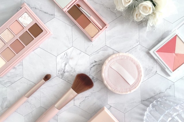 ホテル　身だしなみ　女性　