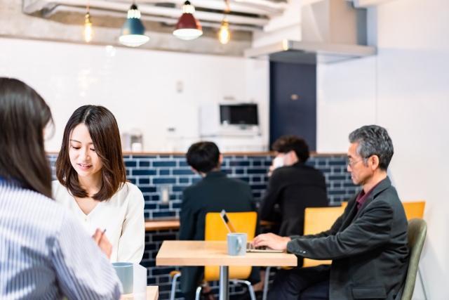 ホテル　福利厚生　特徴　例　社員食堂