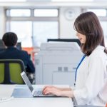 ホテル　本社勤務