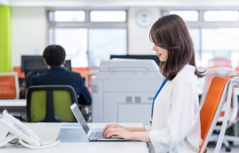 ホテル　本社勤務