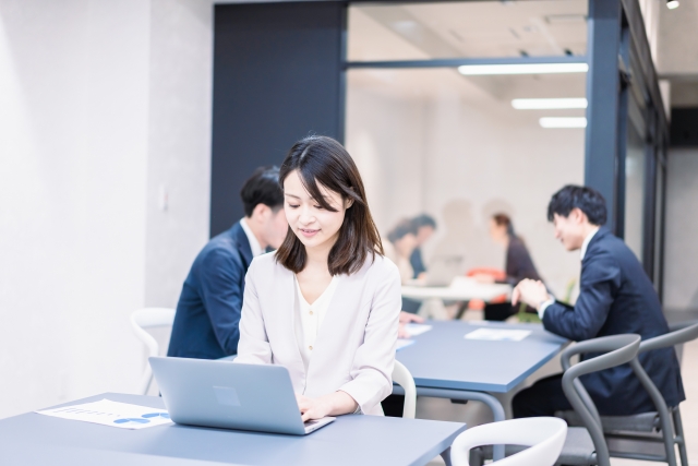 ホテル 本社勤務 事務職