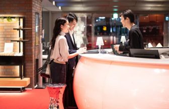 クロスホテル大阪　フロント　求人