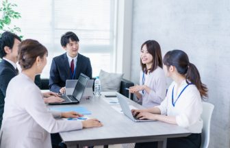 アルムナイ採用とは