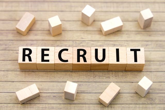 採用方法　メリット　デメリット