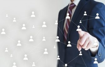 攻めの採用 待ちの採用 メリット デメリット