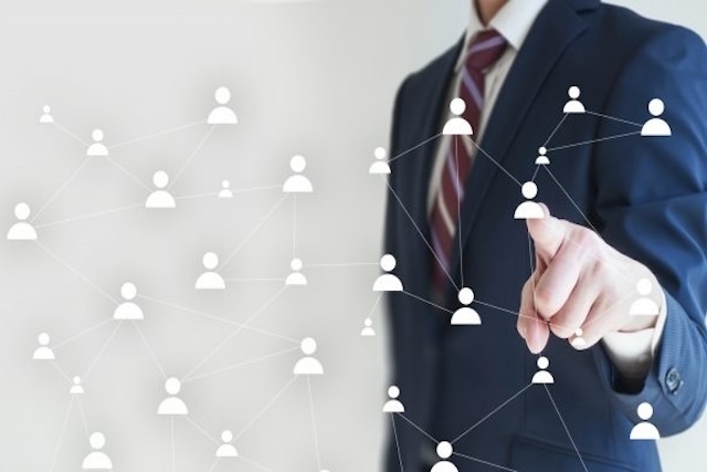 攻めの採用 待ちの採用 メリット デメリット