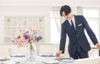 株式会社クラウディアホールディングス　求人　サービス