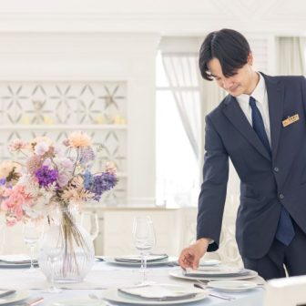 株式会社クラウディアホールディングス　求人　サービス