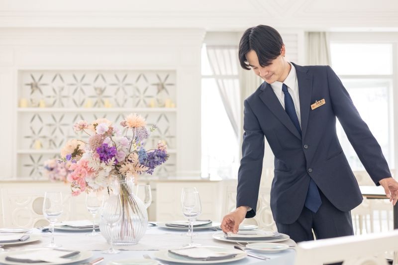 株式会社クラウディアホールディングス　求人　サービス